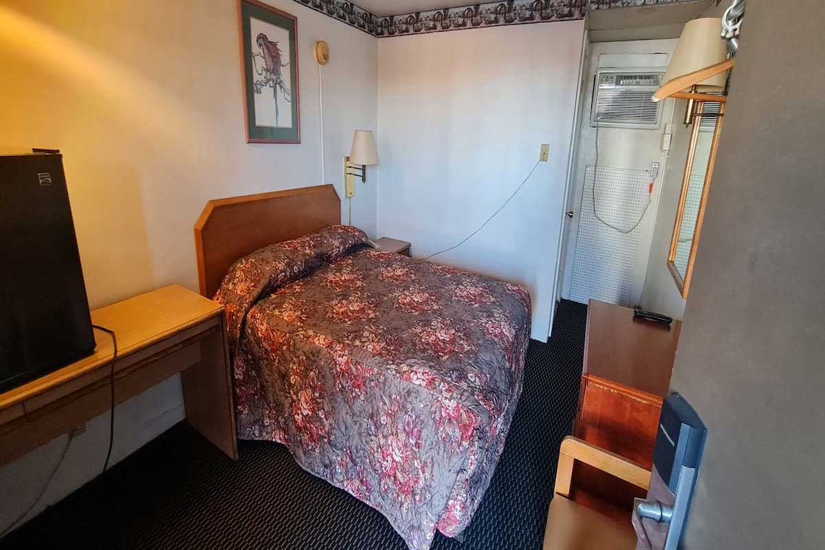 One Queen Bed, Non-Smoking DuBois, PA