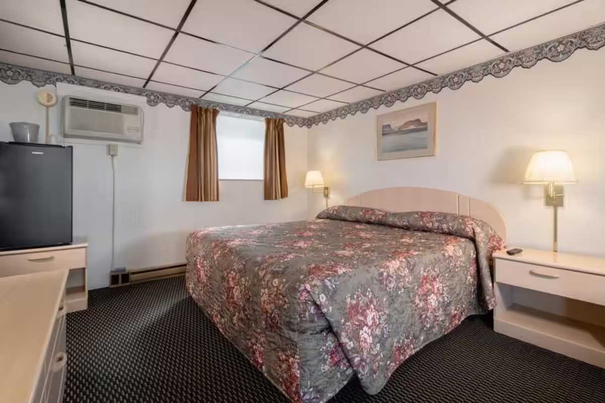 One King Bed, Smoking DuBois, PA